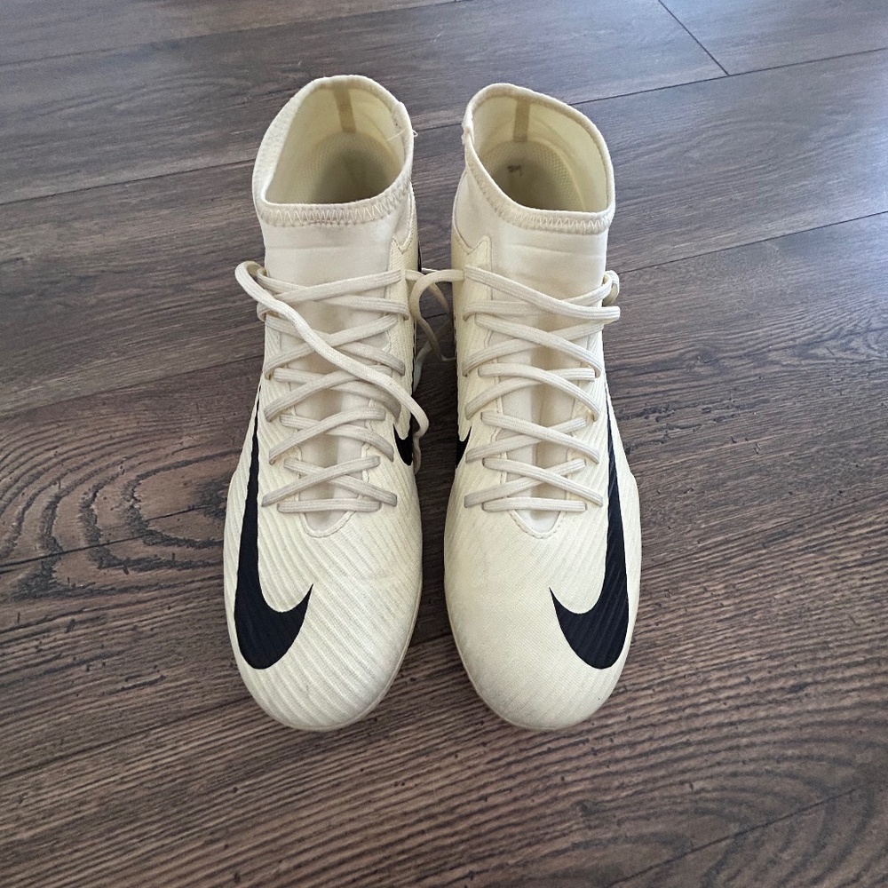 Men’s Size 10 Soccer Cleats